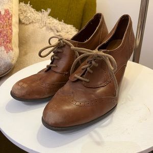 Vintage Etienne Aigner heeled Oxford leather booties